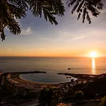 Serenity Amadores Hotel apartamentowy 4*
