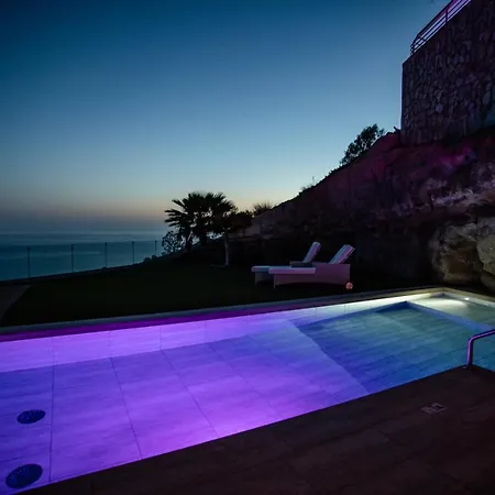 Serenity Amadores Aparthotel 3*