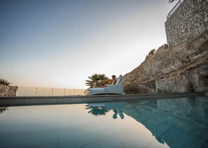 Serenity Amadores Apartmanhotel 4*