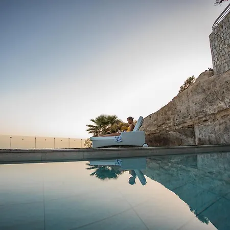 Serenity Amadores Aparthotel 3*