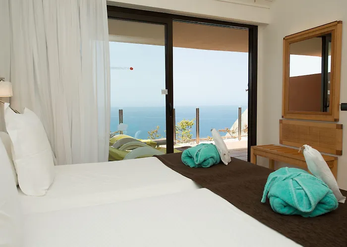 Serenity Amadores Aparthotel 4*