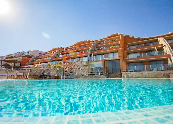 Serenity Amadores Aparthotel 4*